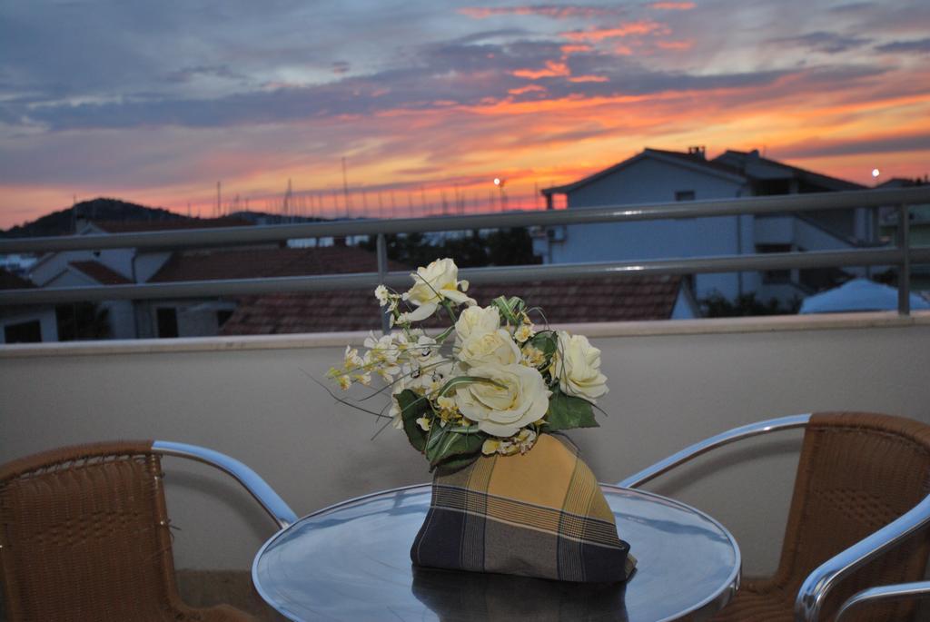 Nautica Apartments Betina  Luaran gambar