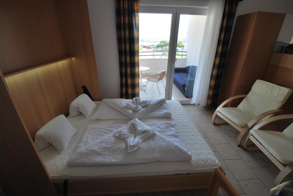 Nautica Apartments Betina  Luaran gambar