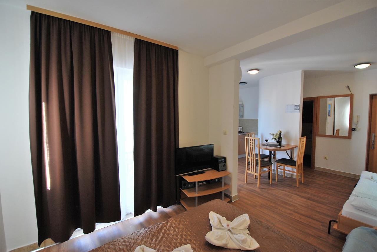 Nautica Apartments Betina  Luaran gambar
