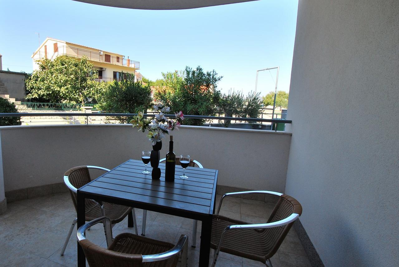 Nautica Apartments Betina  Luaran gambar