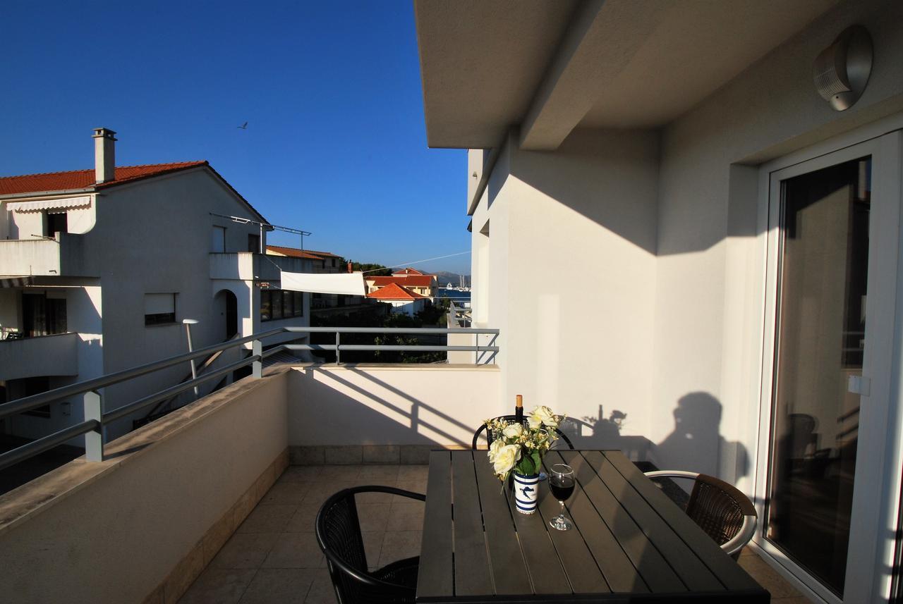 Nautica Apartments Betina  Luaran gambar