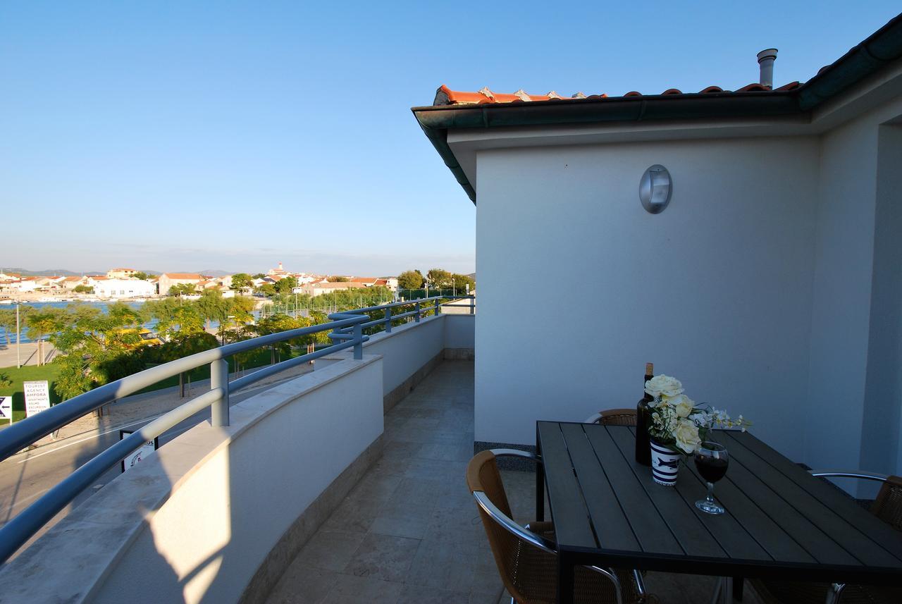 Nautica Apartments Betina  Luaran gambar
