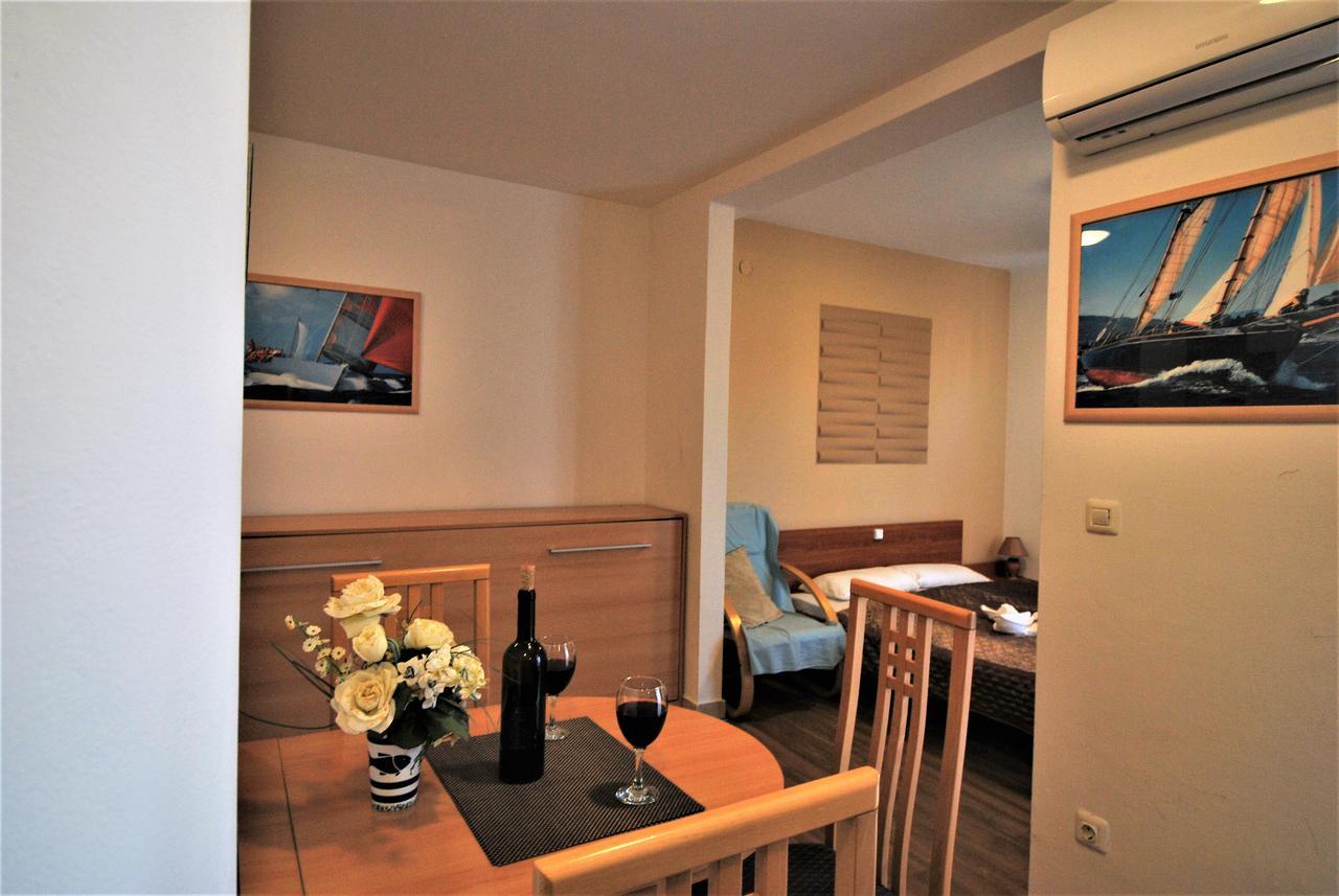 Nautica Apartments Betina  Luaran gambar