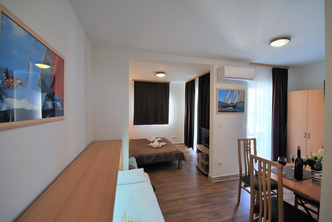 Nautica Apartments Betina  Luaran gambar