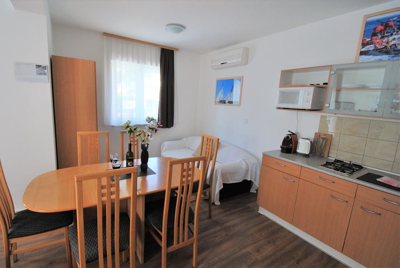 Nautica Apartments Betina  Luaran gambar