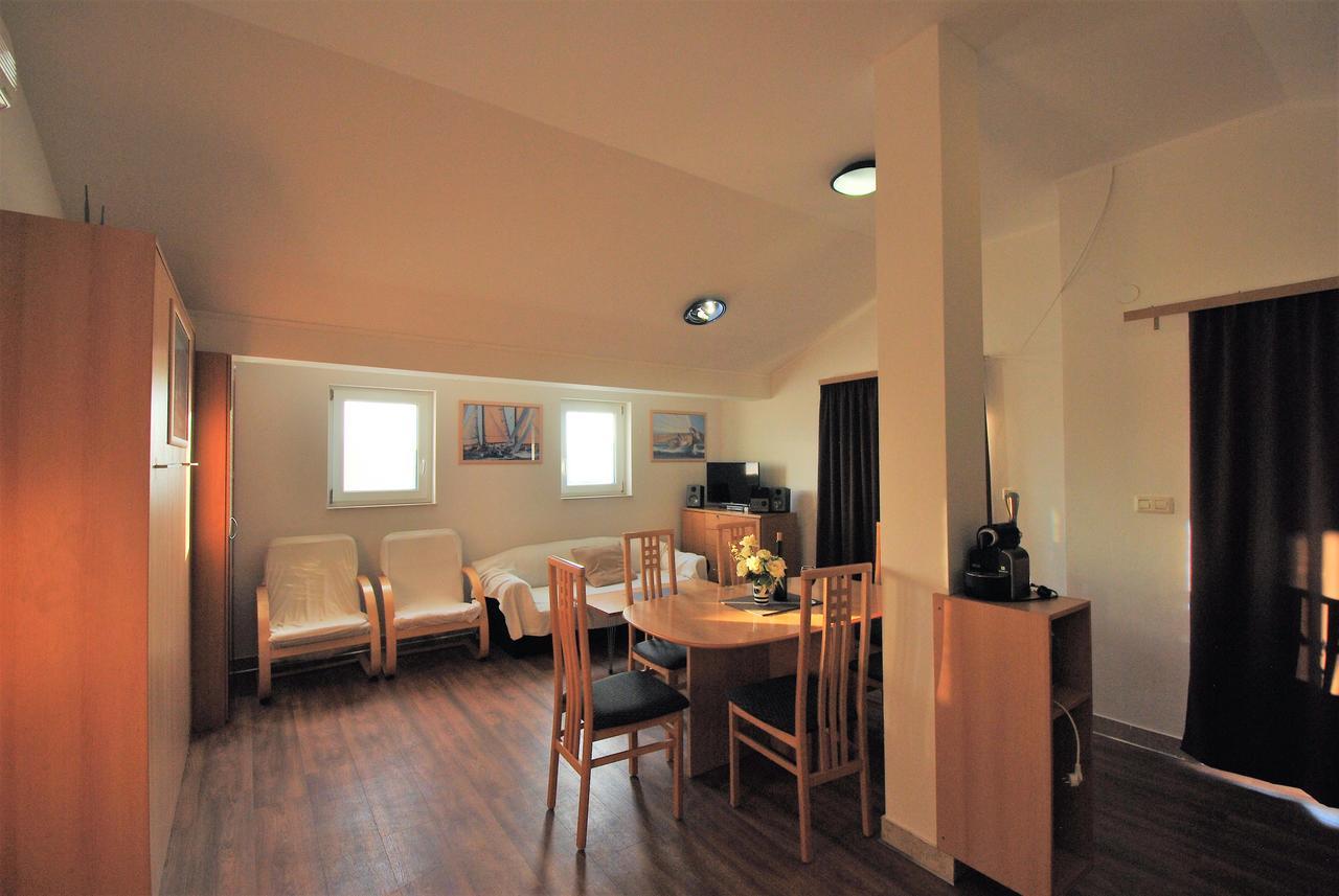 Nautica Apartments Betina  Luaran gambar