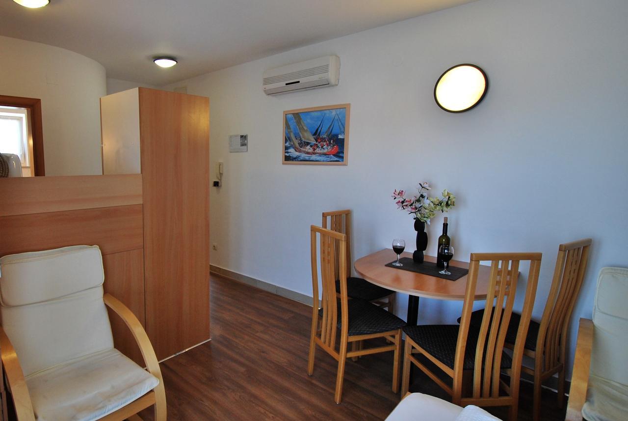 Nautica Apartments Betina  Luaran gambar