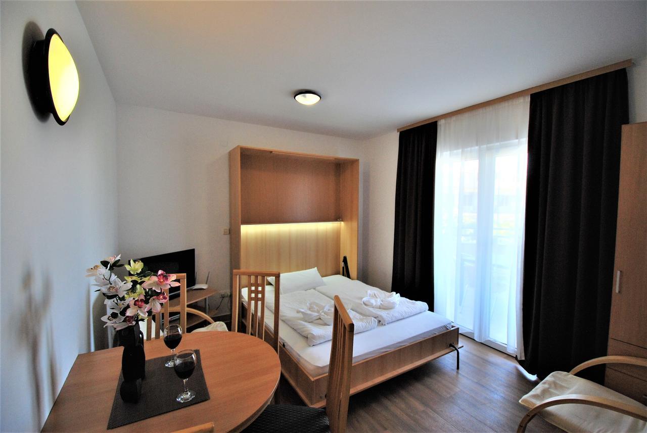 Nautica Apartments Betina  Luaran gambar