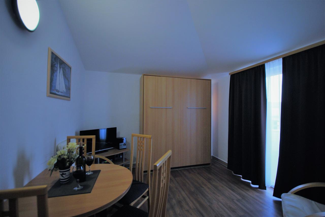 Nautica Apartments Betina  Luaran gambar