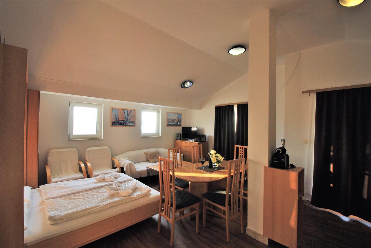 Nautica Apartments Betina  Luaran gambar