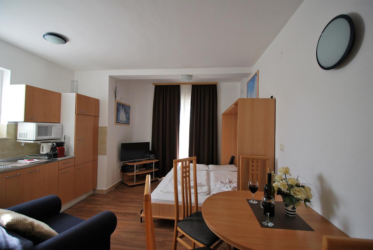Nautica Apartments Betina  Luaran gambar