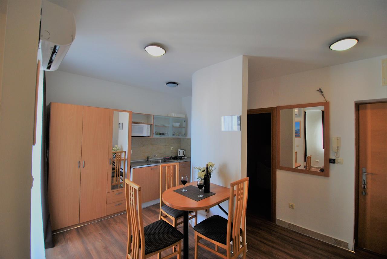 Nautica Apartments Betina  Luaran gambar