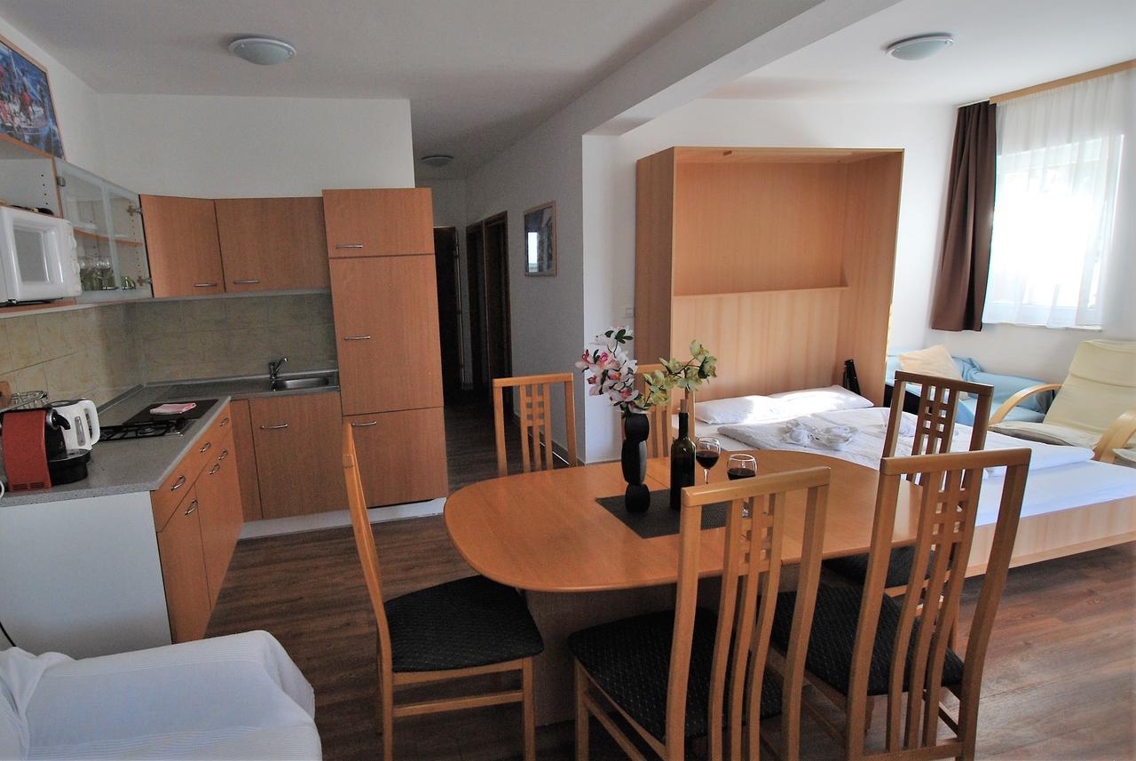 Nautica Apartments Betina  Luaran gambar