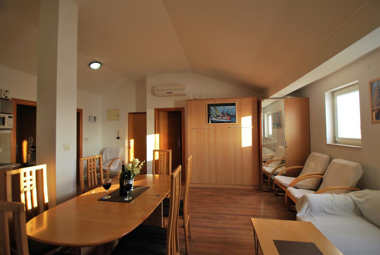 Nautica Apartments Betina  Luaran gambar