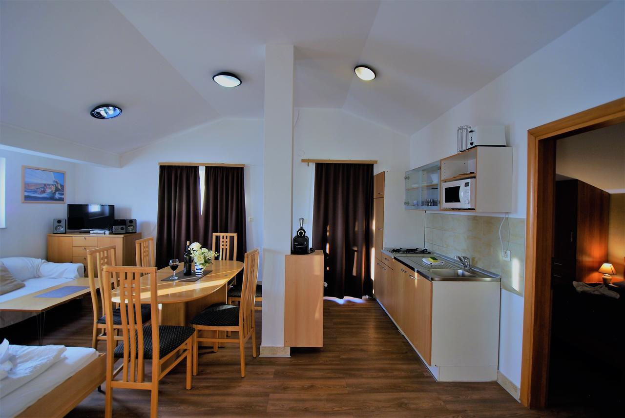 Nautica Apartments Betina  Luaran gambar