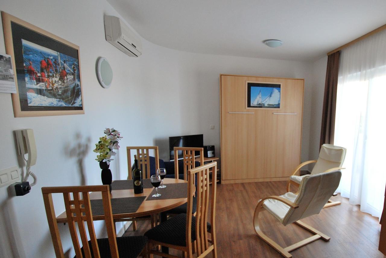 Nautica Apartments Betina  Luaran gambar
