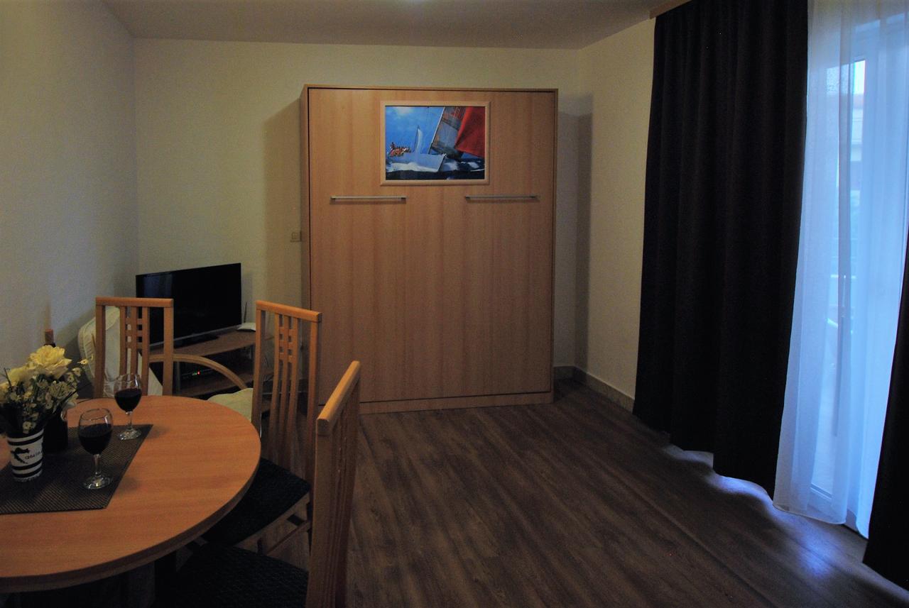 Nautica Apartments Betina  Luaran gambar