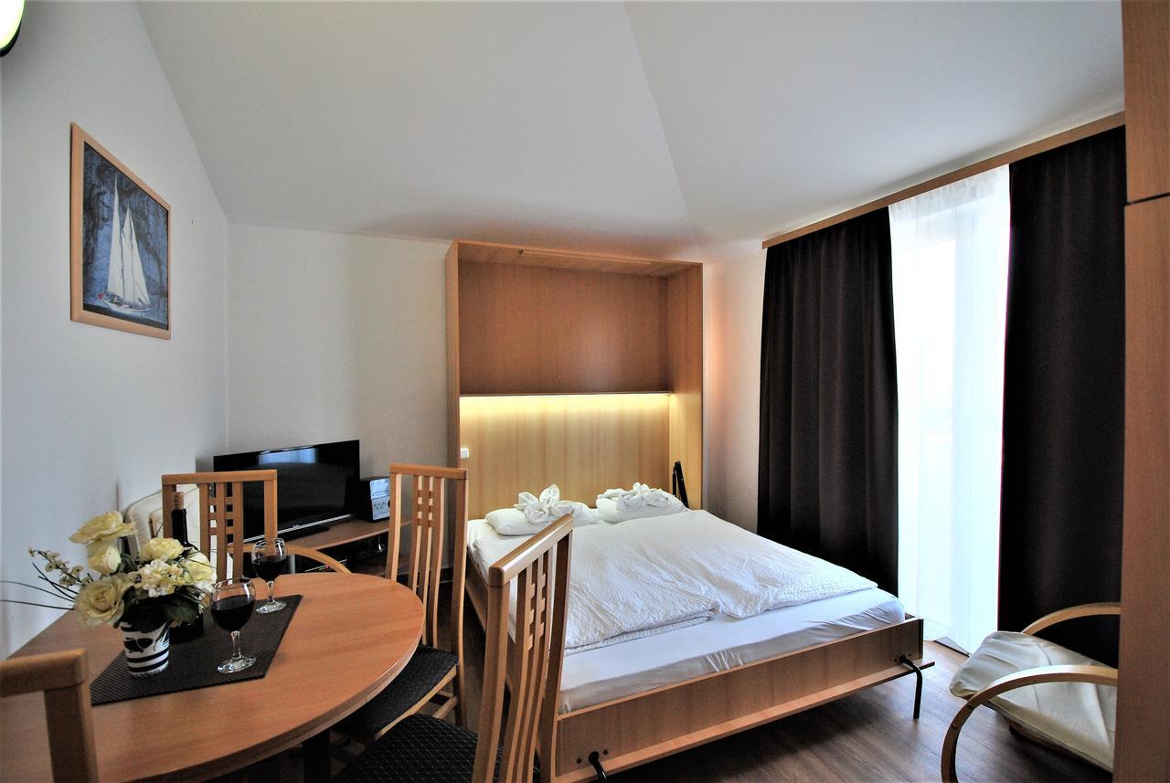 Nautica Apartments Betina  Luaran gambar