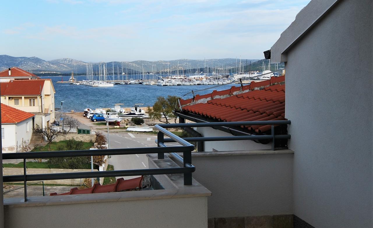 Nautica Apartments Betina  Luaran gambar