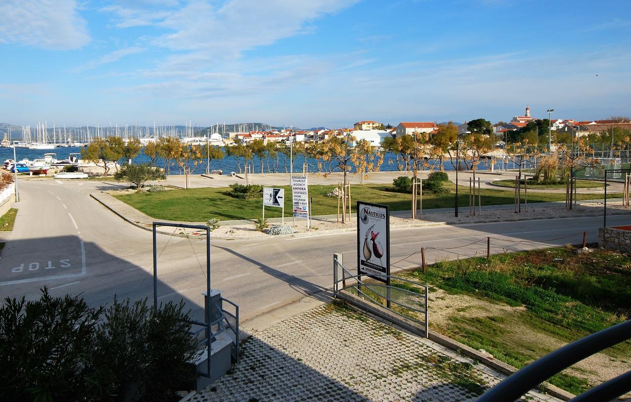 Nautica Apartments Betina  Luaran gambar